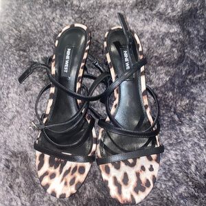 Nine West, size 61/2, black with cheetah print